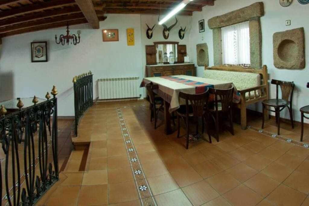 Casa Rural Lucía es una casa rural amplia con patio ideal para familias Cabezas Bajas Exterior foto