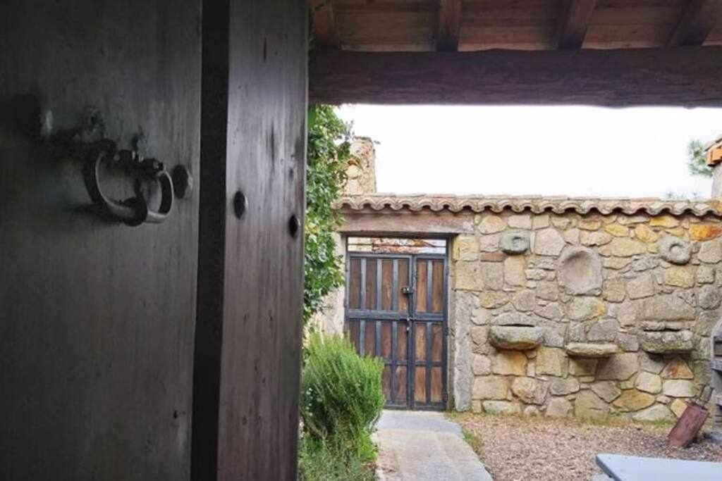 Casa Rural Lucía es una casa rural amplia con patio ideal para familias Cabezas Bajas Exterior foto