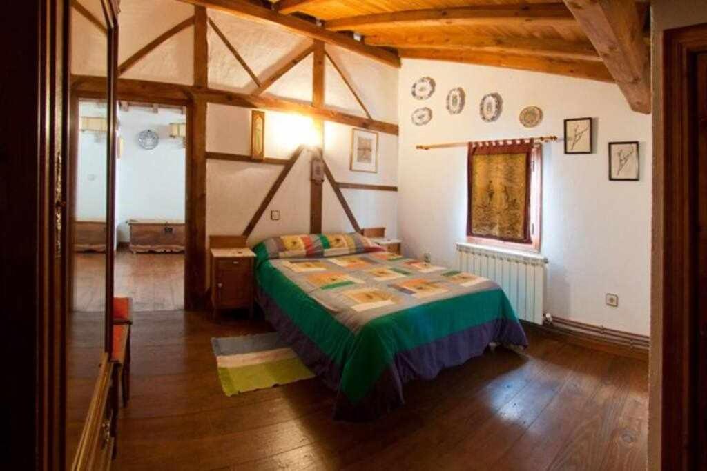 Casa Rural Lucía es una casa rural amplia con patio ideal para familias Cabezas Bajas Exterior foto